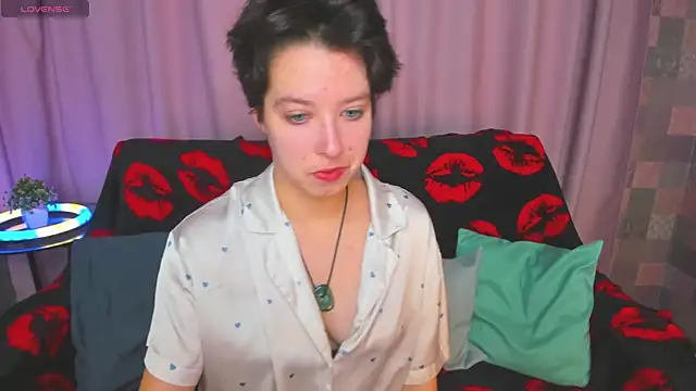 Sara Frayer online show from 11-27-25, 01:17