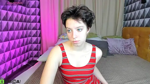 Sara Frayer online show from 11-11-25, 01:22