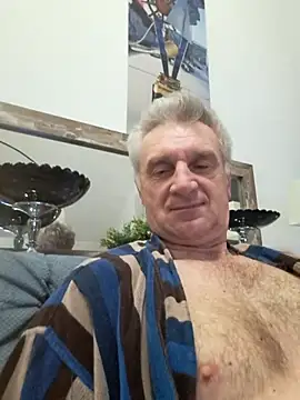 Snapshot of Vintermelon2 chatting on 02-23-26, 07:09 Vintermelon2 online show from 02-23-26, 07:09