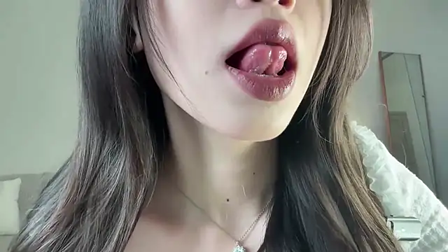 yourlittlesunrise  online show from 11-21-25, 04:33