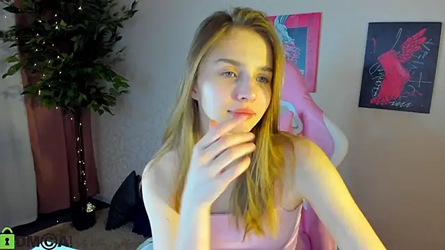 L1na Reeds online show from 12-16-25, 01:10