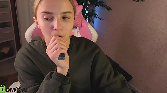 L1na Reeds online show from 04-09-26, 01:18