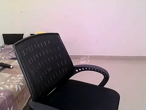 Snapshot of shivani_sharma__ chatting on 10-16-25, 05:38 shivani sharma online show from 10-16-25, 05:38