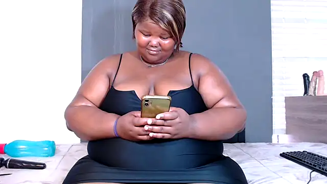 LadyBear2002 online show from 11-04-25, 12:53