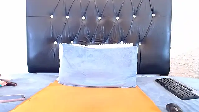 LadyBear2002 online show from 03-27-26, 05:03