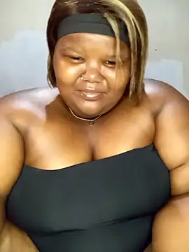 LadyBear2002 online show from 10-21-25, 08:25