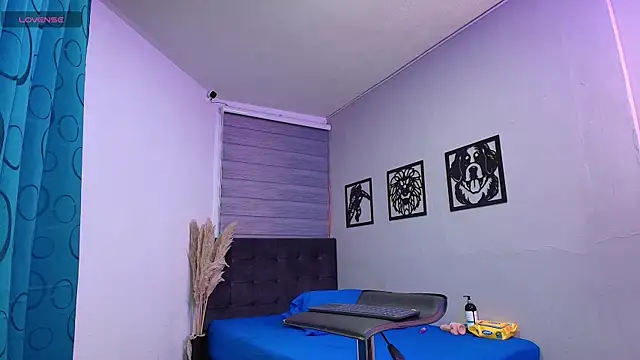 Nikki Vesper online show from 04-18-26, 04:26