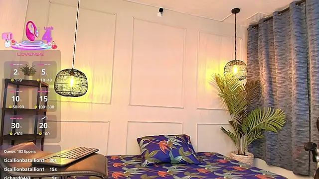 Nikki Vesper online show from 12-17-25, 11:48