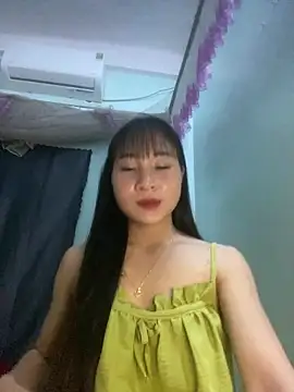 Snapshot of banlinh004 chatting on 05-05-26, 02:20 banlinh004 online show from 05-05-26, 02:20
