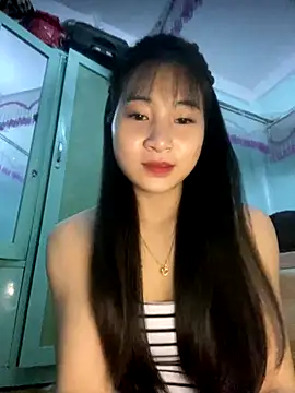 banlinh004 online show from 12-23-25, 04:12