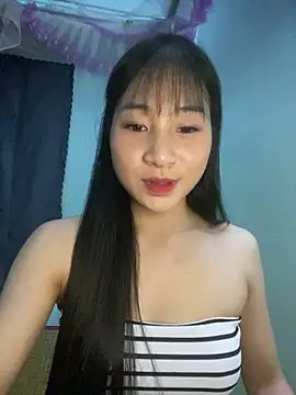 Snapshot of banlinh004 chatting on 06-08-26, 02:39 banlinh004 online show from 06-08-26, 02:39