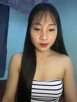 Snapshot of banlinh004 chatting on 08-07-26, 02:45 banlinh004 online show from 08-07-26, 02:45