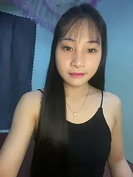 Snapshot of banlinh004 chatting on 08-06-26, 02:45 banlinh004 online show from 08-06-26, 02:45