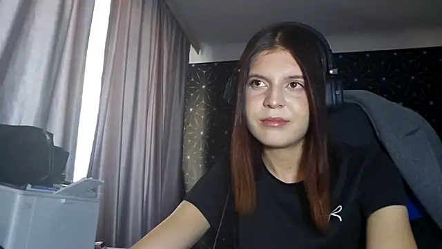 LissaKradfer online show from 10-18-25, 07:21
