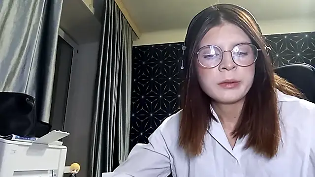 LissaKradfer online show from 10-11-25, 01:23