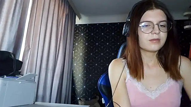 LissaKradfer online show from 10-21-25, 07:52