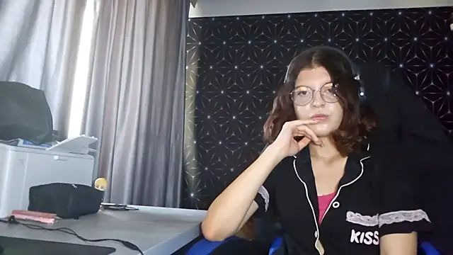 LissaKradfer online show from 10-15-25, 05:50