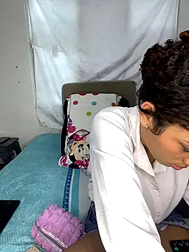 Snapshot of Azza__Slimene chatting on 10-21-25, 06:40 Azza Slimene online show from 10-21-25, 06:40