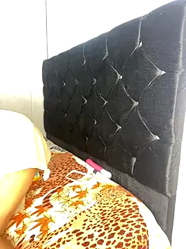 Snapshot of Azza__Slimene chatting on 10-03-25, 05:25 Azza Slimene online show from 10-03-25, 05:25