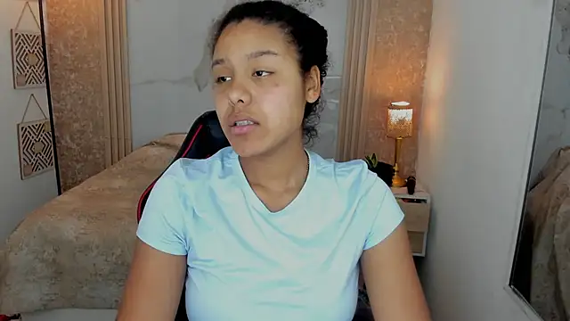 Snapshot of AriaVega chatting on 06-08-26, 12:49 AriaVega online show from 06-08-26, 12:49