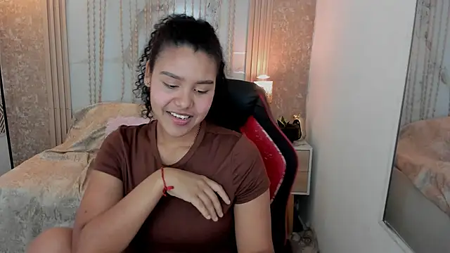 Snapshot of AriaVega chatting on 05-18-26, 02:11 AriaVega online show from 05-18-26, 02:11
