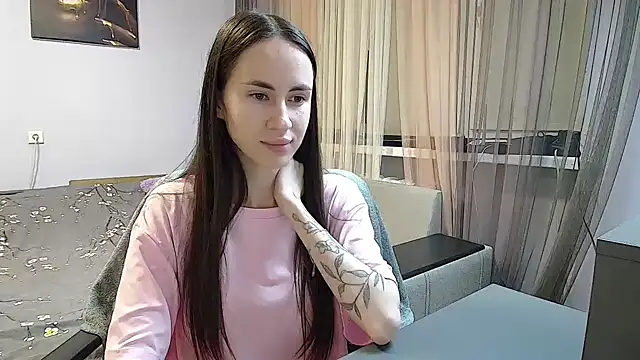 Chloe Skims online show from 10-14-25, 06:08