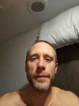 Snapshot of mcxxx87 chatting on 10-26-25, 08:26 mcxxx87 online show from 10-26-25, 08:26