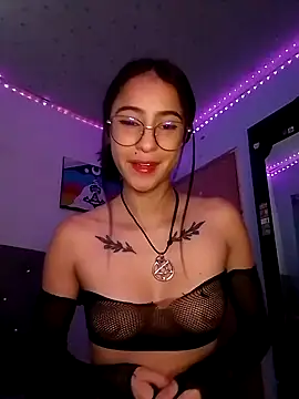 Alana Martinez  online show from 10-06-25, 12:17