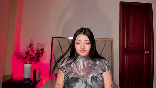 Snapshot of LilithEsme chatting on 10-25-25, 11:49 LilithEsme online show from 10-25-25, 11:49