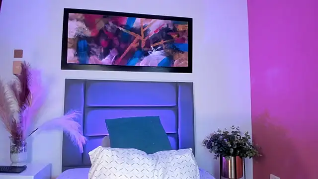 Snapshot of LilithEsme chatting on 12-20-25, 06:33 LilithEsme online show from 12-20-25, 06:33