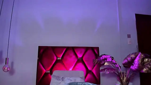 Snapshot of LilithEsme chatting on 12-20-25, 12:57 LilithEsme online show from 12-20-25, 12:57