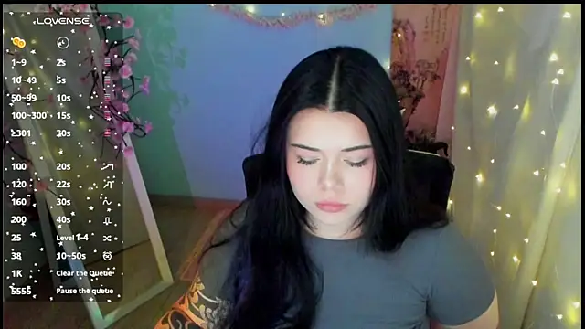 Snapshot of Mona_Esty chatting on 06-17-26, 06:13 Mona Esty online show from 06-17-26, 06:13