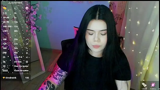 Snapshot of Mona_Esty chatting on 05-18-26, 06:18 Mona Esty online show from 05-18-26, 06:18