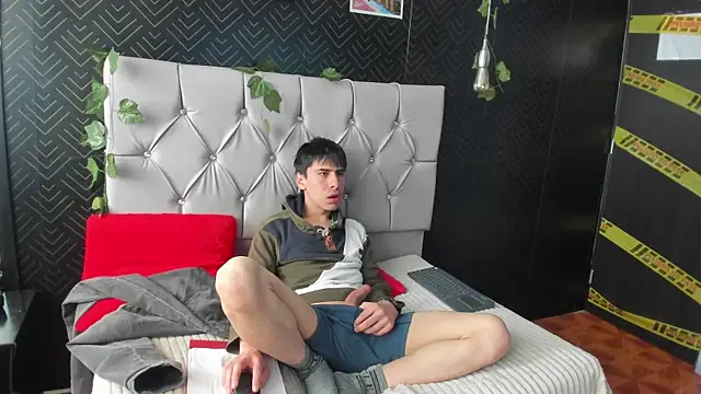 Snapshot of Troy_boy19 chatting on 10-25-25, 01:45 Troy boy19 online show from 10-25-25, 01:45