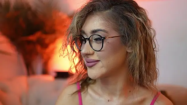 Snapshot of AileenKiss chatting on 06-11-26, 08:28 AileenKiss online show from 06-11-26, 08:28