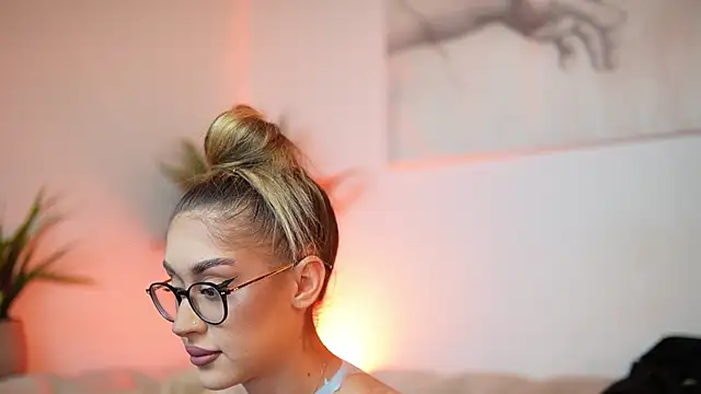 AileenKiss online show from 10-28-25, 07:35