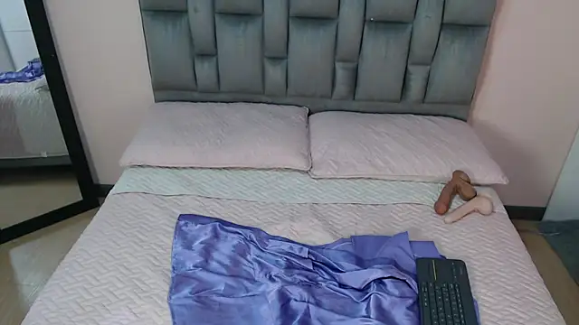 Kitty foxx  online show from 10-09-25, 02:17