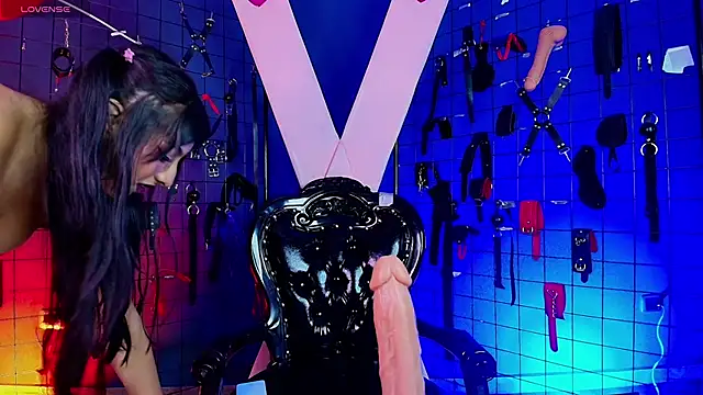 MrKiara Queen BDSM  online show from 10-08-25, 12:39