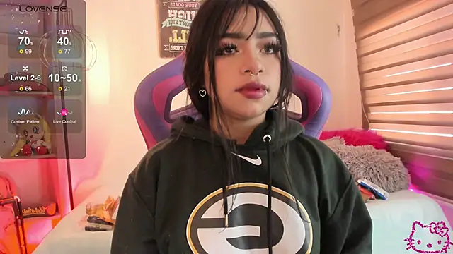 Snapshot of emma_soffia chatting on 02-11-26, 12:49 emma soffia online show from 02-11-26, 12:49