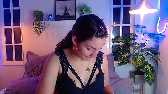 Snapshot of Viollet_C chatting on 10-20-25, 01:40 Viollet C online show from 10-20-25, 01:40