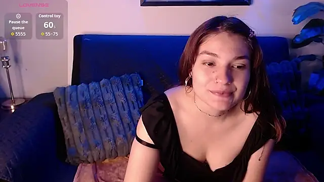 Snapshot of Viollet_C chatting on 10-15-25, 12:09 Viollet C online show from 10-15-25, 12:09