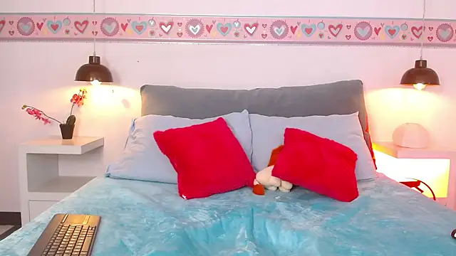 Suzy1  online show from 10-31-25, 08:49