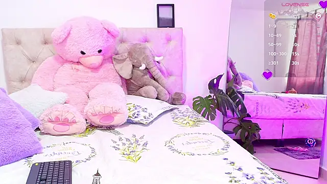 Snapshot of SoofiKiss chatting on 10-09-25, 08:53 SoofiKiss online show from 10-09-25, 08:53