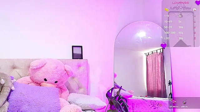 Snapshot of SoofiKiss chatting on 10-10-25, 06:53 SoofiKiss online show from 10-10-25, 06:53