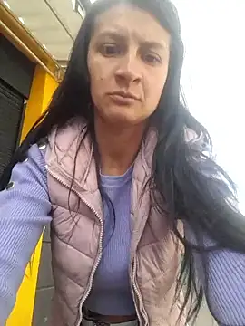 Snapshot of Lesli_14 chatting on 11-17-25, 09:19 Lesli 14 online show from 11-17-25, 09:19