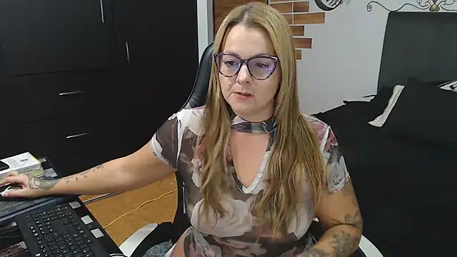 perlagoloza05 online show from 12-15-25, 02:39