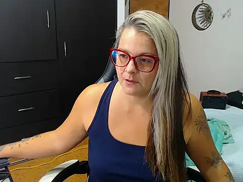 perlagoloza05 online show from 10-16-25, 01:58