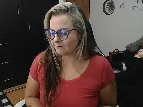 perlagoloza05 online show from 10-21-25, 04:01