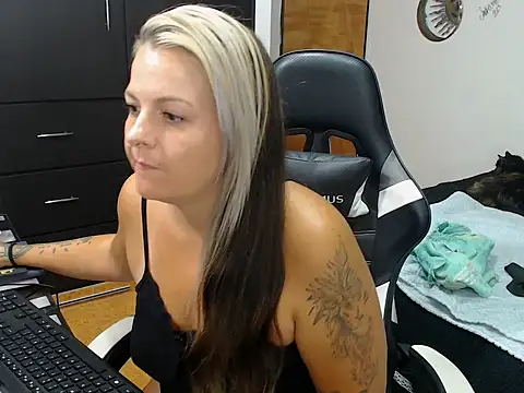 perlagoloza05 online show from 10-08-25, 03:19