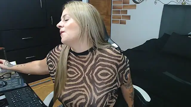 perlagoloza05 online show from 11-16-25, 03:00